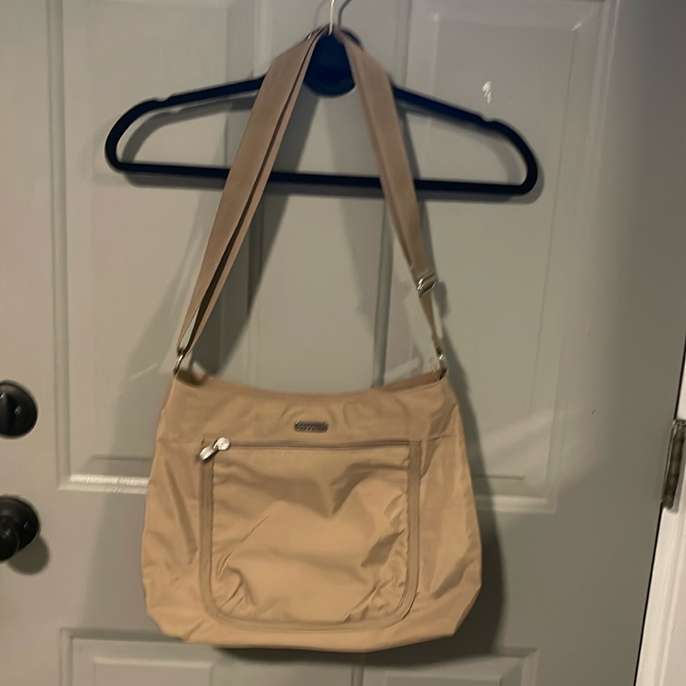 Tan baggallini purse.